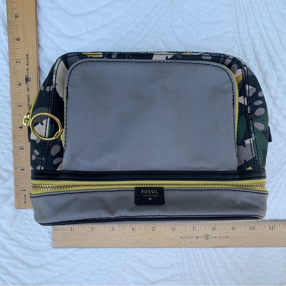Fossil Bags Nwot Fossil Cosmetic Toiletry Travel Bag Black Gray Issue No 954 Floral Leaf